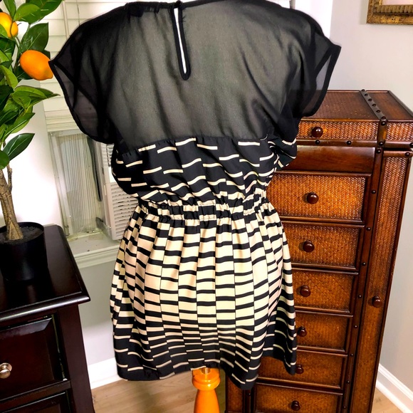 Forever 21 black & cream elastic waist dress. L - Picture 2 of 6
